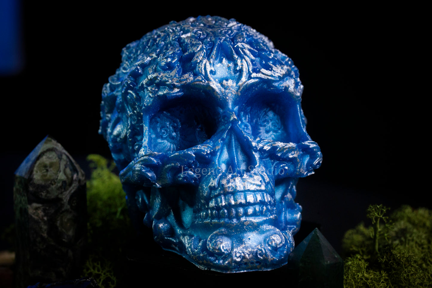 Arcane Resin Skull – Gothic Decor, Witchy Altar Skull, Dark Academia Shelf Accent – Lorewoven Oddities