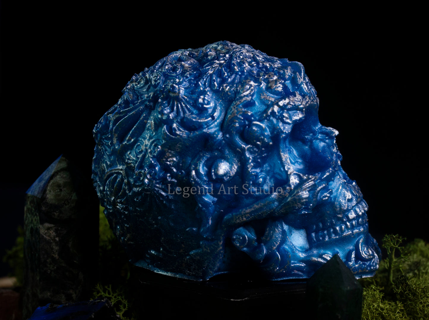 Arcane Resin Skull – Gothic Decor, Witchy Altar Skull, Dark Academia Shelf Accent – Lorewoven Oddities