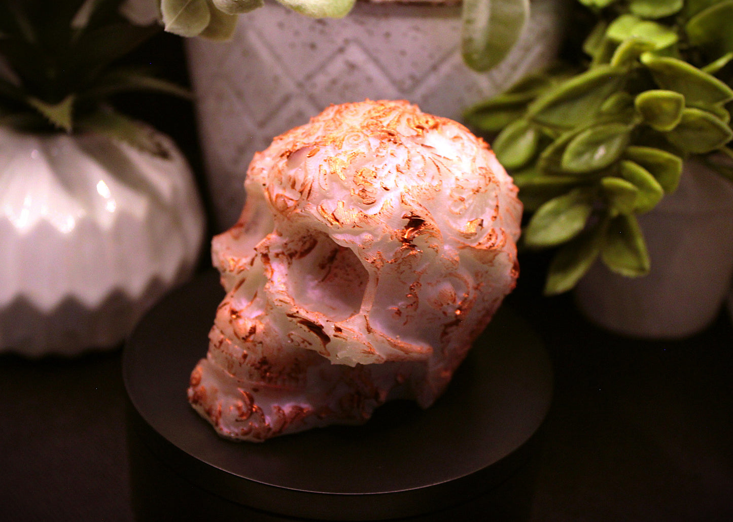 Arcane Resin Skull – Gothic Decor, Witchy Altar Skull, Dark Academia Shelf Accent – Lorewoven Oddities