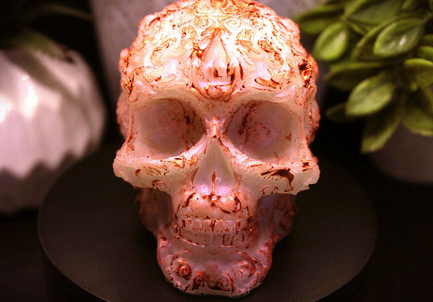 Arcane Resin Skull – Gothic Decor, Witchy Altar Skull, Dark Academia Shelf Accent – Lorewoven Oddities