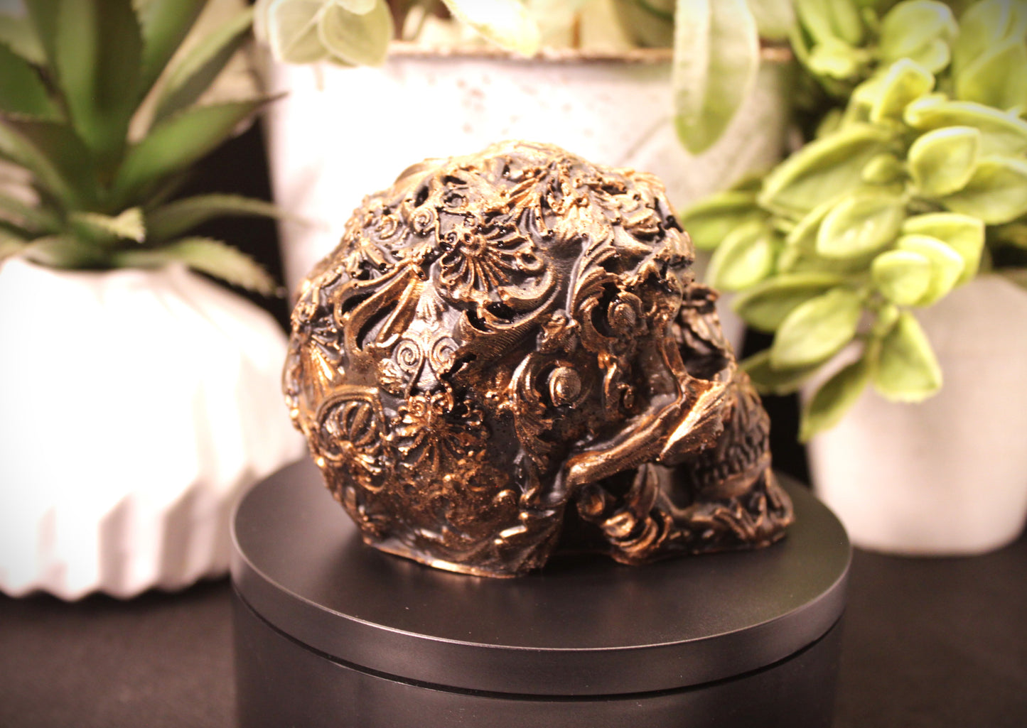 Arcane Resin Skull – Gothic Decor, Witchy Altar Skull, Dark Academia Shelf Accent – Lorewoven Oddities