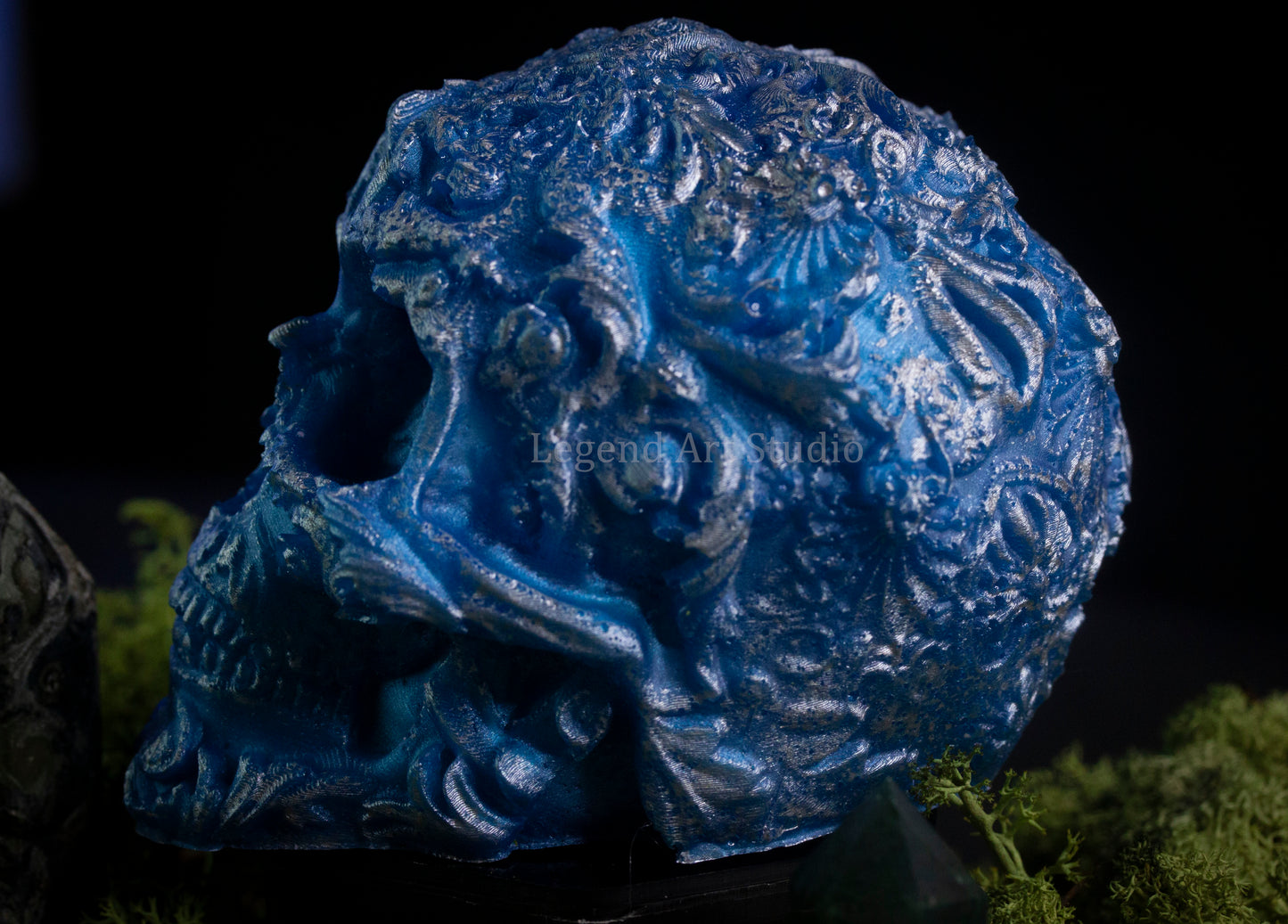Arcane Resin Skull – Gothic Decor, Witchy Altar Skull, Dark Academia Shelf Accent – Lorewoven Oddities